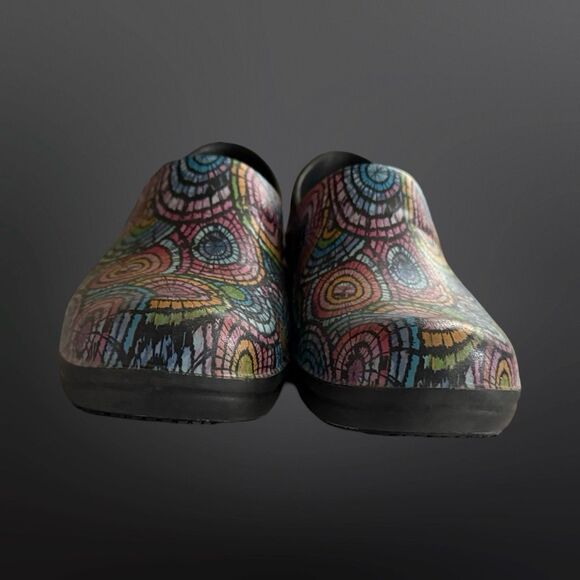 Crocs Neria Pro II Black/Colorful Stained Glass Print Dual Comfort Clogs Size W7 - Picture 3 of 11